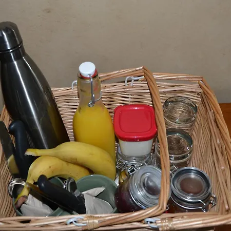 La Dependance D'en Face Bed & Breakfast