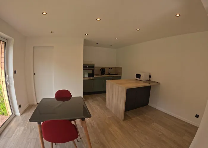 La Dependance D'en Face 住宿加早餐酒店 Huppy